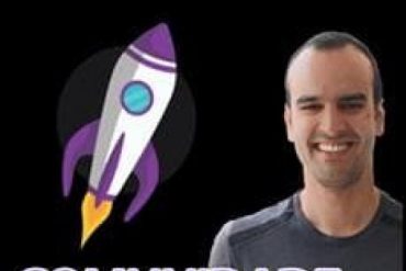 Renato Asse ensinando sobre desenvolvimento de aplicativos sem código no curso Comunidade Sem Codar 2021