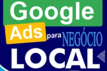 Homem sorrindo demonstrando crescimento em gráfico de Google Ads para negócios locais.