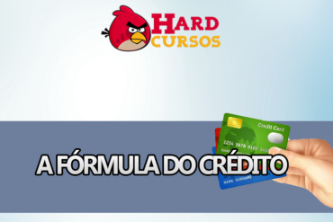 Karlos Costa apresentando o curso A Fórmula do Crédito para obter cartões com limites altos