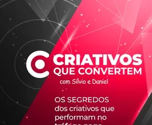 Estudante focado criando design de anúncios de alta conversão com software profissional