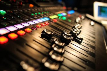 Curso Lucrando com Músicas de Rodrigo Barros download completo com estratégias de monetização musical