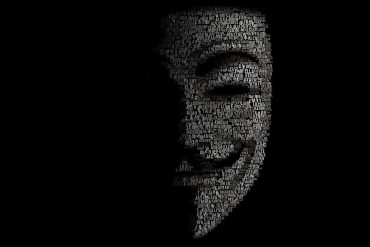 Ilustração de um hacker com código em tela, representando a Formação Hacker SecVox Academy para download
