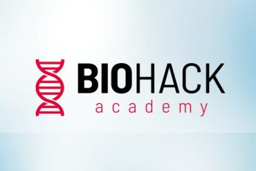 Capa do Curso Biohack Academy com Rodrigo Barbi, mostrando um visual moderno e futurista focado em otimização humana.