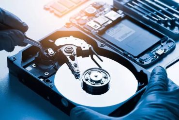 Capa do curso UTI Dos Dados com ícones de recuperação de dados e tecnologia.