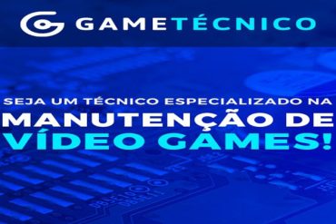 Estante de consoles de videogame modernos e antigos, com controle e cabos organizados, pronto para manutenção.