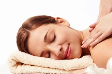 Curso de Massagem Relaxante e Anti-Stress por Thiago Nishida: Técnicas de bem-estar e alívio do estresse.