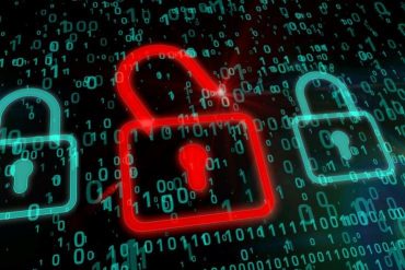 Estudante utilizando Kali Linux para analisar ataques de negação de serviço (DoS/DDoS)