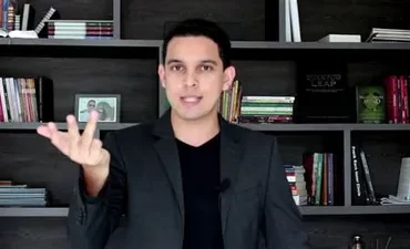 Capa do curso O Script de Rodrigo Vicenzi ensinando gestão de tráfego pago para ganhar 10 mil por mês